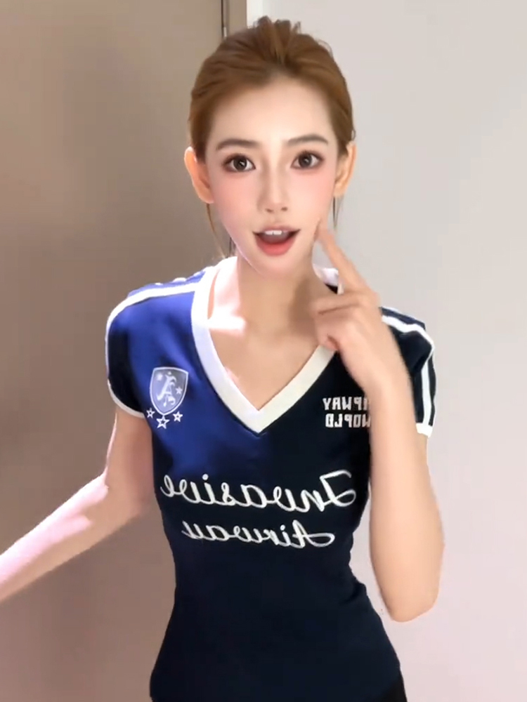 90s American Retro V-Neck Short Sleeve Women's Summer Color-Blocking Football T-Shirt Slim Fit Sports Top 90s American Retro V-Neck Short Sleeve Women's Summer Color-Blocking Football T-Shirt Slim Fit Sports Top