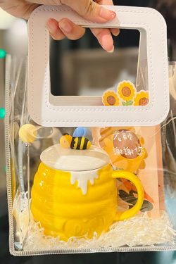 Adorable Bee Ceramic Mug with Lid & Spoon, Cute Coffee Cup for Girls, Perfect Birthday Gift for Best Friends