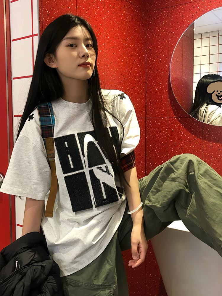 American Retro 2025 Summer Women's Short Sleeve Letter Embroidery Round Neck T-Shirt Casual Loose Fit Trendy Top American Retro 2025 Summer Women's Short Sleeve Letter Embroidery Round Neck T-Shirt Casual Loose Fit Trendy Top