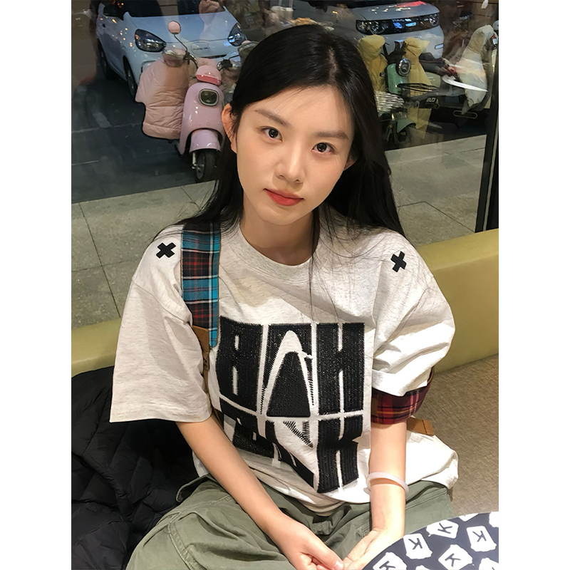 American Retro 2025 Summer Women's Short Sleeve Letter Embroidery Round Neck T-Shirt Casual Loose Fit Trendy Top American Retro 2025 Summer Women's Short Sleeve Letter Embroidery Round Neck T-Shirt Casual Loose Fit Trendy Top