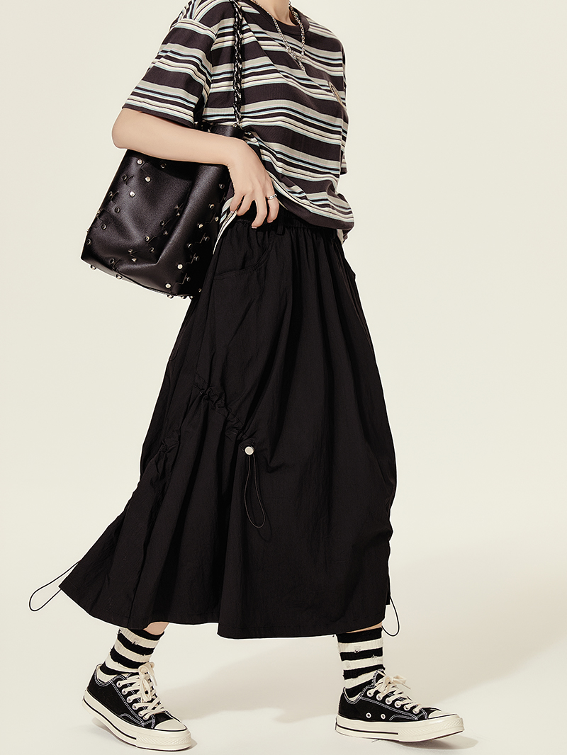 American Retro Black A-Line Half Skirt for Women, Summer Asymmetric Drawstring Design, Hip-Covering Umbrella Style American Retro Black A-Line Half Skirt for Women, Summer Asymmetric Drawstring Design, Hip-Covering Umbrella Style