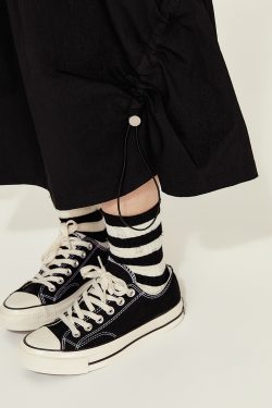 American Retro Black A-Line Half Skirt for Women, Summer Asymmetric Drawstring Design, Hip-Covering Umbrella Style