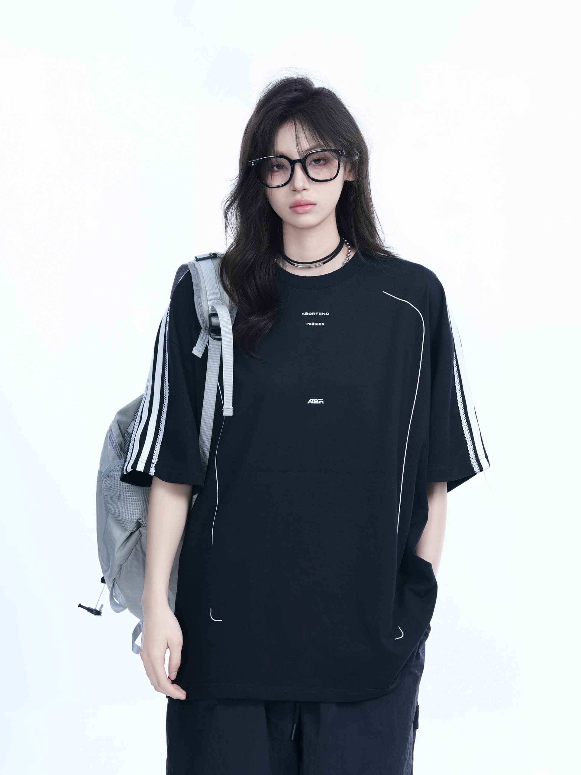 American Retro Black Short-Sleeve T-Shirt for Women – Loose Fit, Summer Casual Tee with Trendy Graphic Design American Retro Black Short-Sleeve T-Shirt for Women – Loose Fit, Summer Casual Tee with Trendy Graphic Design