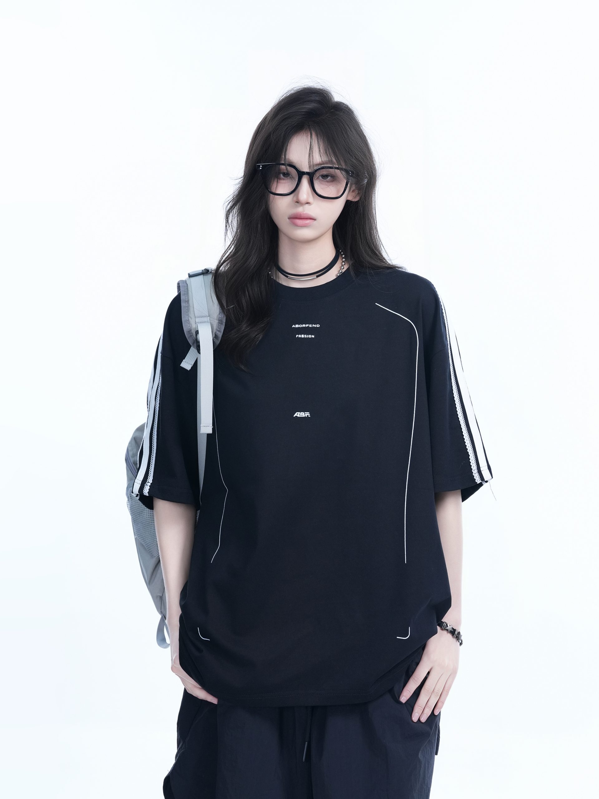 American Retro Black Short-Sleeve T-Shirt for Women – Loose Fit, Summer Casual Tee with Trendy Graphic Design American Retro Black Short-Sleeve T-Shirt for Women – Loose Fit, Summer Casual Tee with Trendy Graphic Design