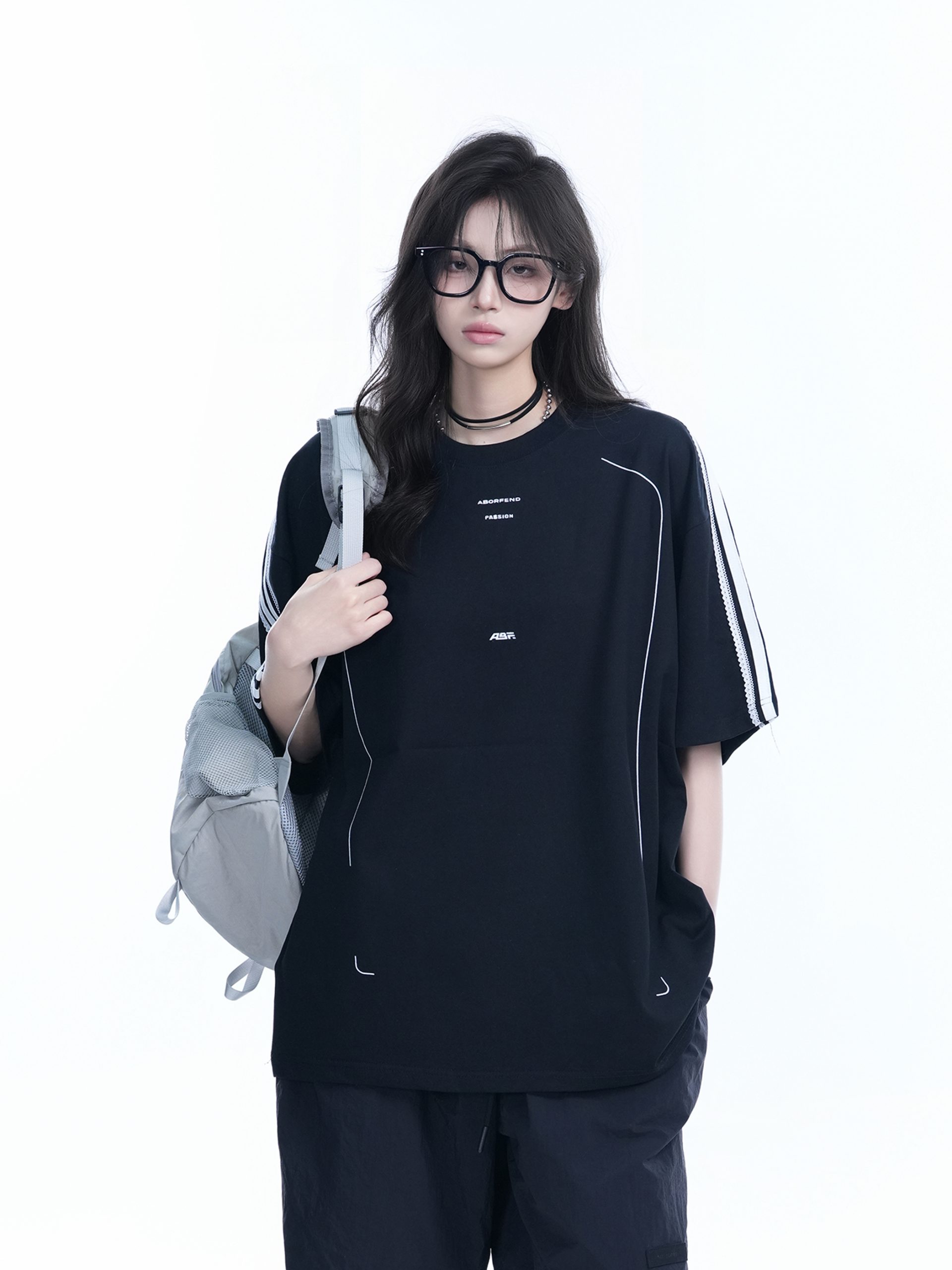 American Retro Black Short-Sleeve T-Shirt for Women – Loose Fit, Summer Casual Tee with Trendy Graphic Design American Retro Black Short-Sleeve T-Shirt for Women – Loose Fit, Summer Casual Tee with Trendy Graphic Design