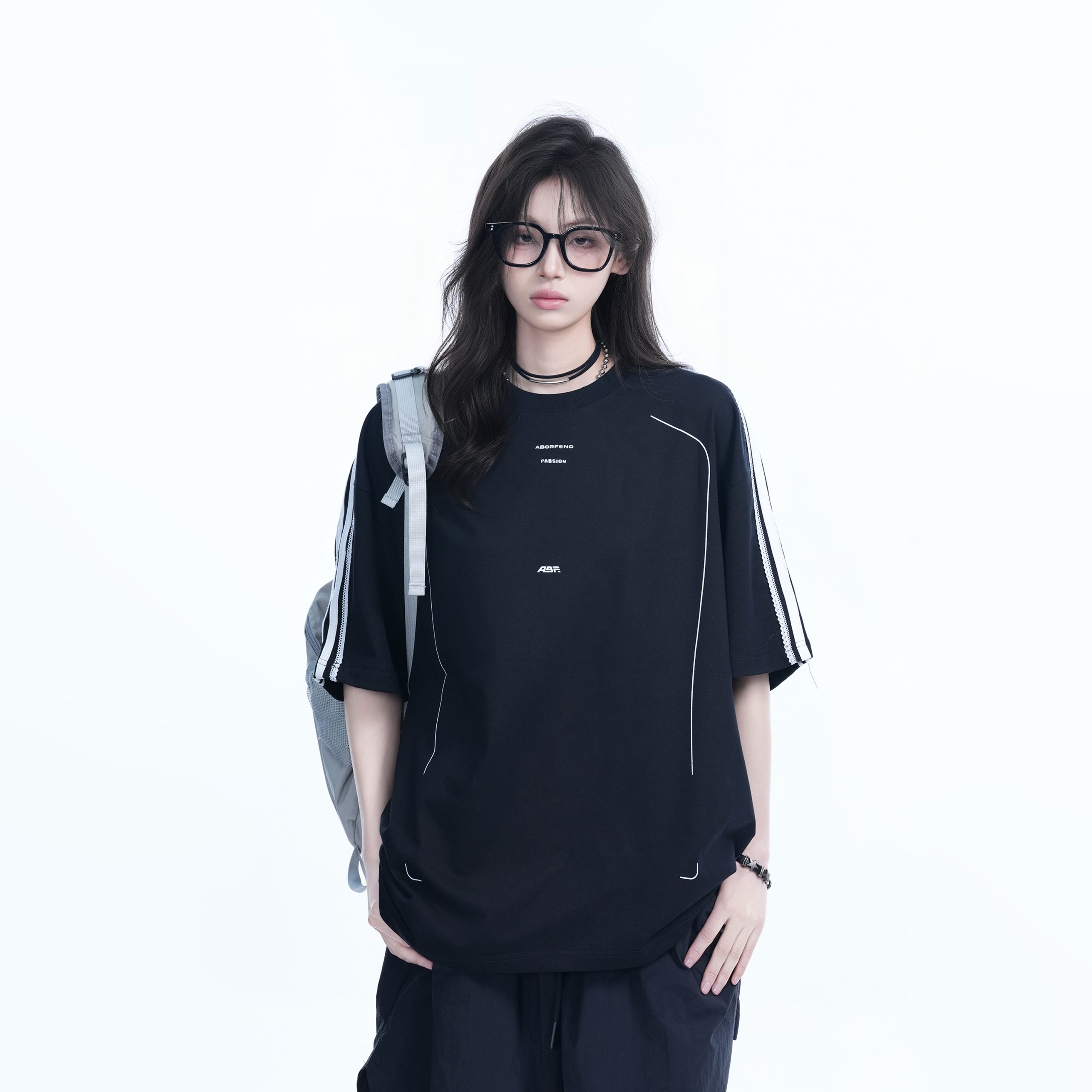 American Retro Black Short-Sleeve T-Shirt for Women – Loose Fit, Summer Casual Tee with Trendy Graphic Design American Retro Black Short-Sleeve T-Shirt for Women – Loose Fit, Summer Casual Tee with Trendy Graphic Design