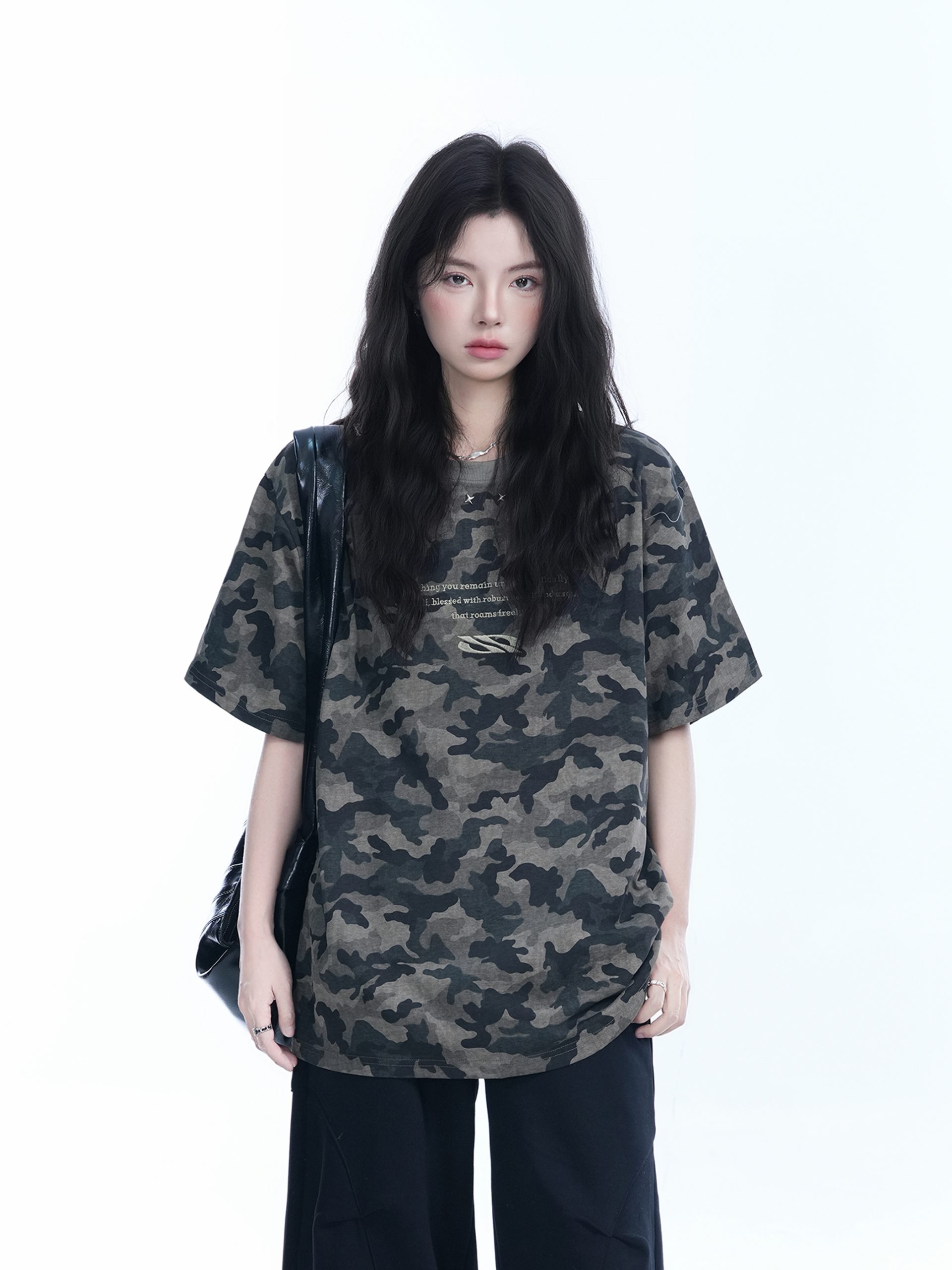 American Retro Camouflage Oversized Short Sleeve T-Shirt for Women - Summer Loose Fit Tee with Graphic Design American Retro Camouflage Oversized Short Sleeve T-Shirt for Women - Summer Loose Fit Tee with Graphic Design