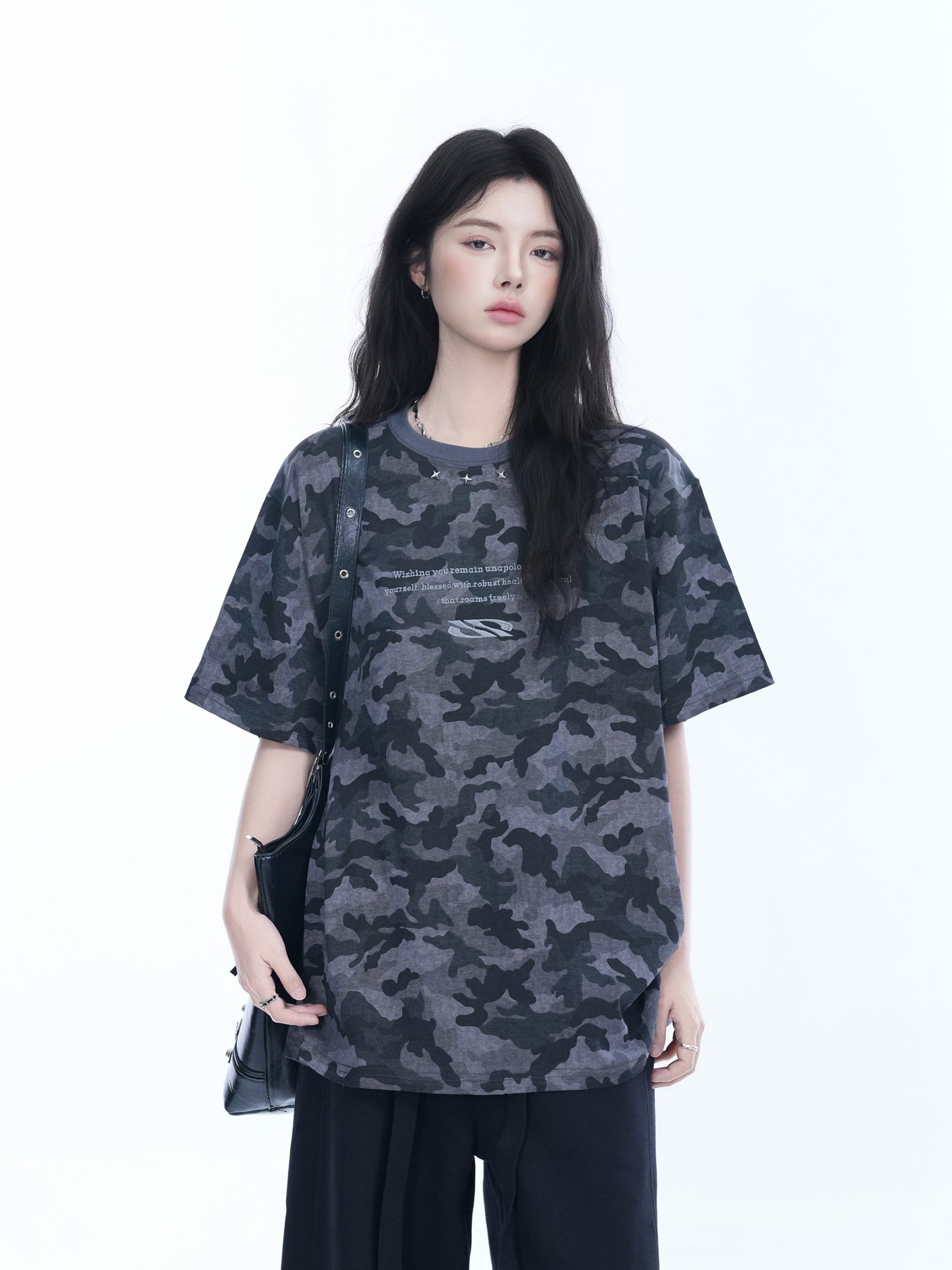 American Retro Camouflage Oversized Short Sleeve T-Shirt for Women - Summer Loose Fit Tee with Graphic Design American Retro Camouflage Oversized Short Sleeve T-Shirt for Women - Summer Loose Fit Tee with Graphic Design