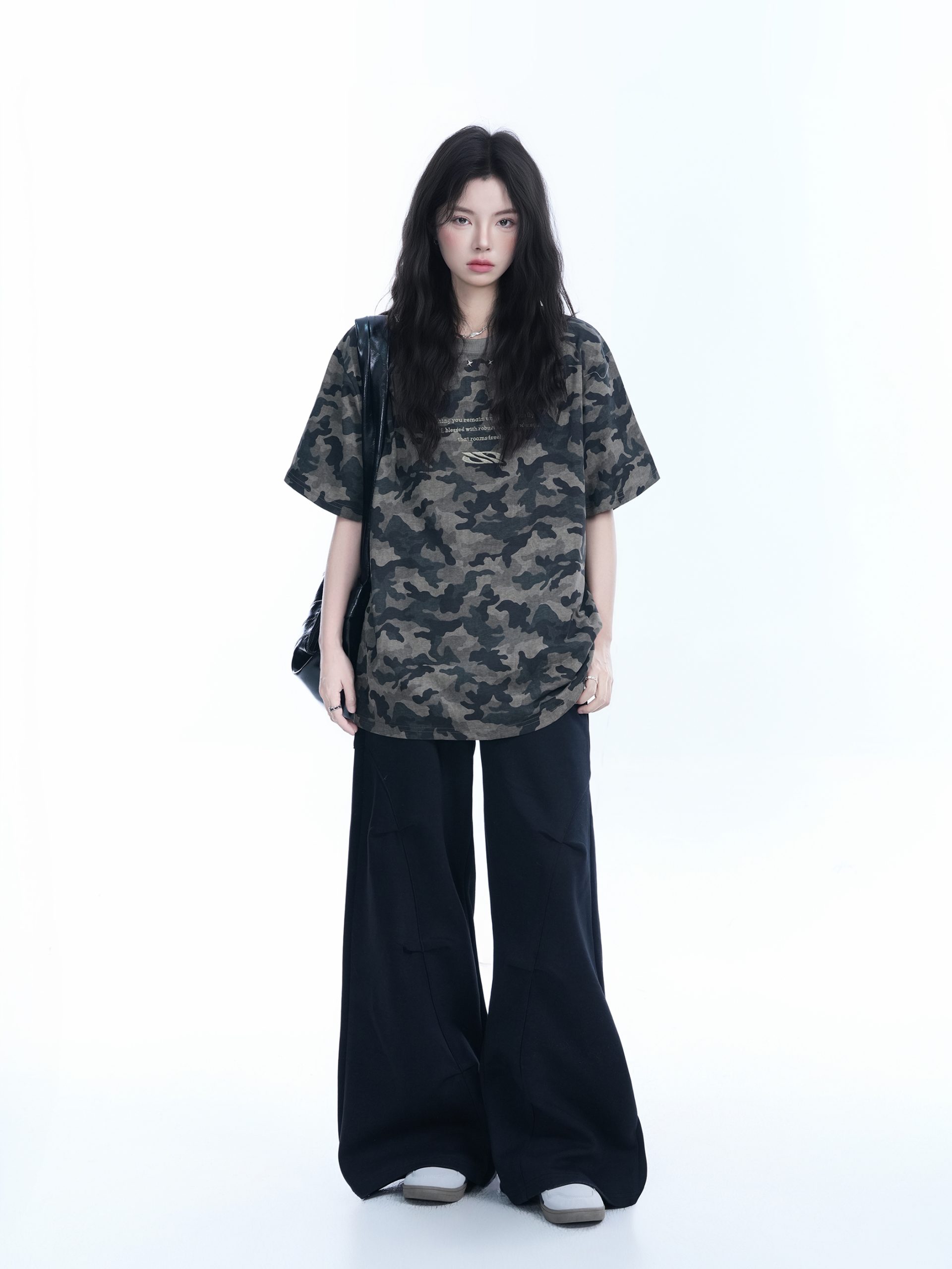 American Retro Camouflage Oversized Short Sleeve T-Shirt for Women - Summer Loose Fit Tee with Graphic Design American Retro Camouflage Oversized Short Sleeve T-Shirt for Women - Summer Loose Fit Tee with Graphic Design