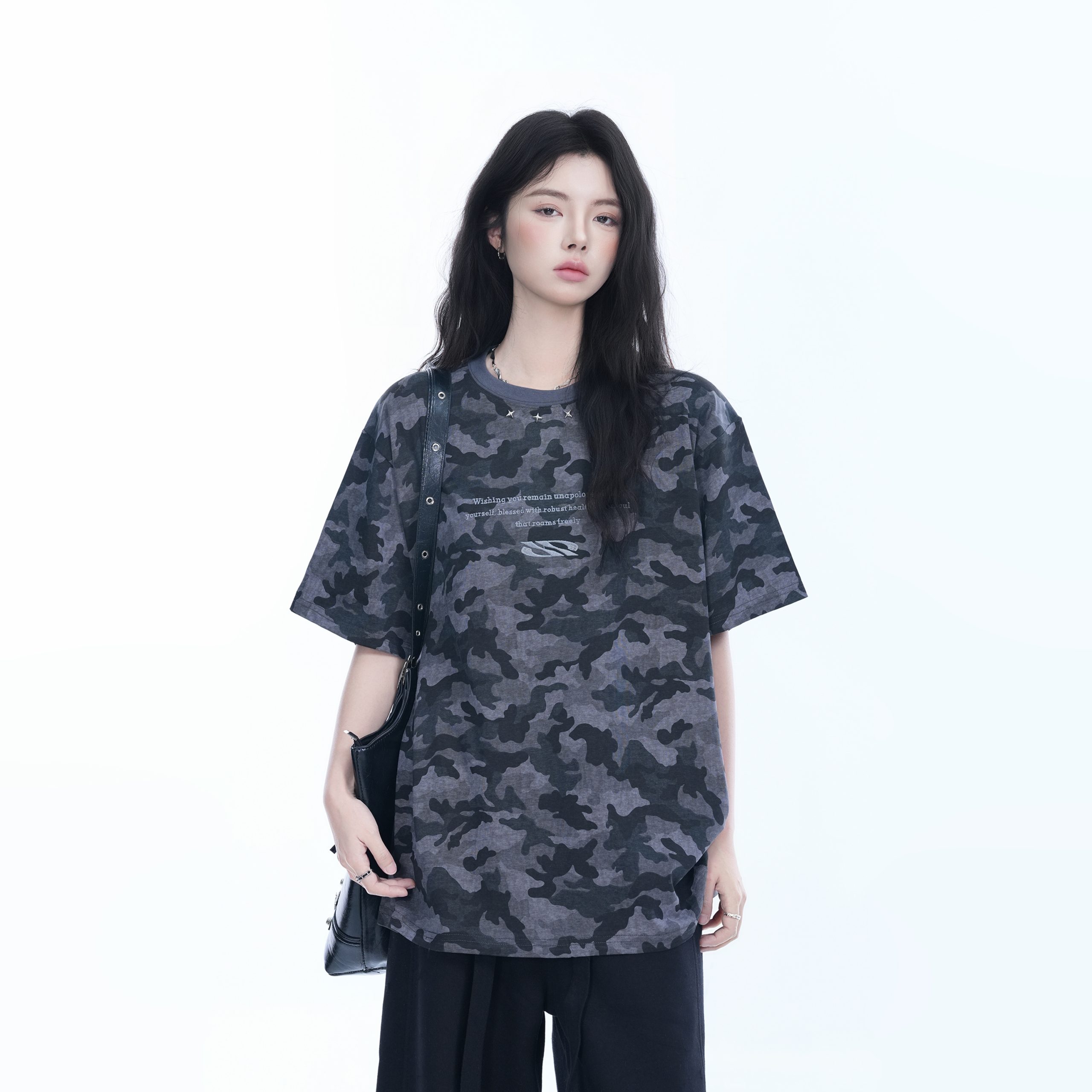 American Retro Camouflage Oversized Short Sleeve T-Shirt for Women - Summer Loose Fit Tee with Graphic Design American Retro Camouflage Oversized Short Sleeve T-Shirt for Women - Summer Loose Fit Tee with Graphic Design