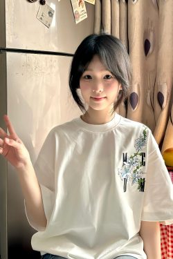 American Retro Embroidered Vine Floral Short Sleeve T-Shirt for Women - Trendy Oversized Summer 2025 High Street Style