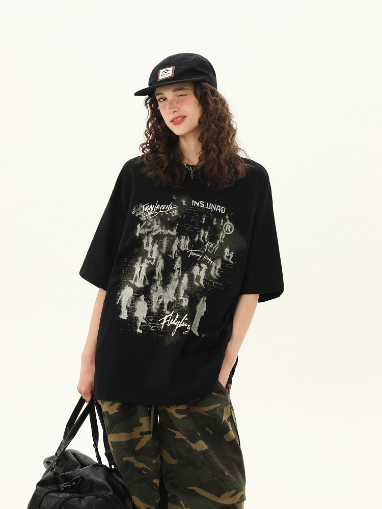 American Retro Graffiti Short Sleeve T-Shirt for Men and Women - Loose Fit Summer Streetwear Couple Top American Retro Graffiti Short Sleeve T-Shirt for Men and Women - Loose Fit Summer Streetwear Couple Top