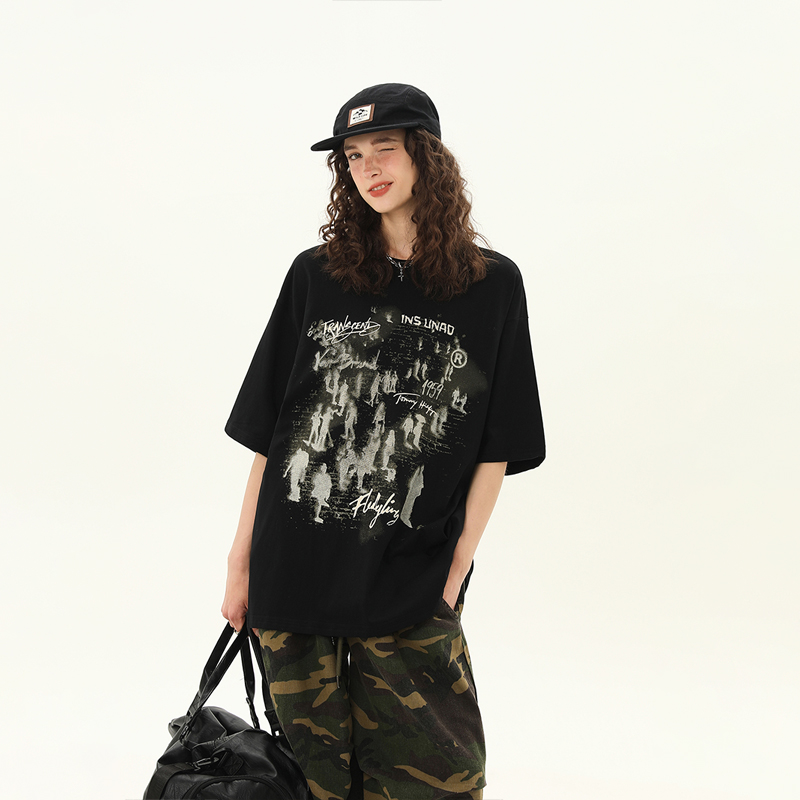 American Retro Graffiti Short Sleeve T-Shirt for Men and Women - Loose Fit Summer Streetwear Couple Top American Retro Graffiti Short Sleeve T-Shirt for Men and Women - Loose Fit Summer Streetwear Couple Top