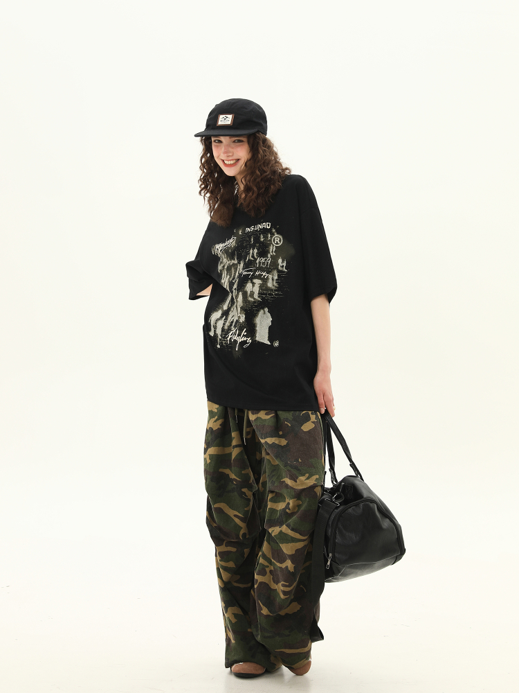 American Retro Graffiti Short Sleeve T-Shirt for Men and Women - Loose Fit Summer Streetwear Couple Top American Retro Graffiti Short Sleeve T-Shirt for Men and Women - Loose Fit Summer Streetwear Couple Top