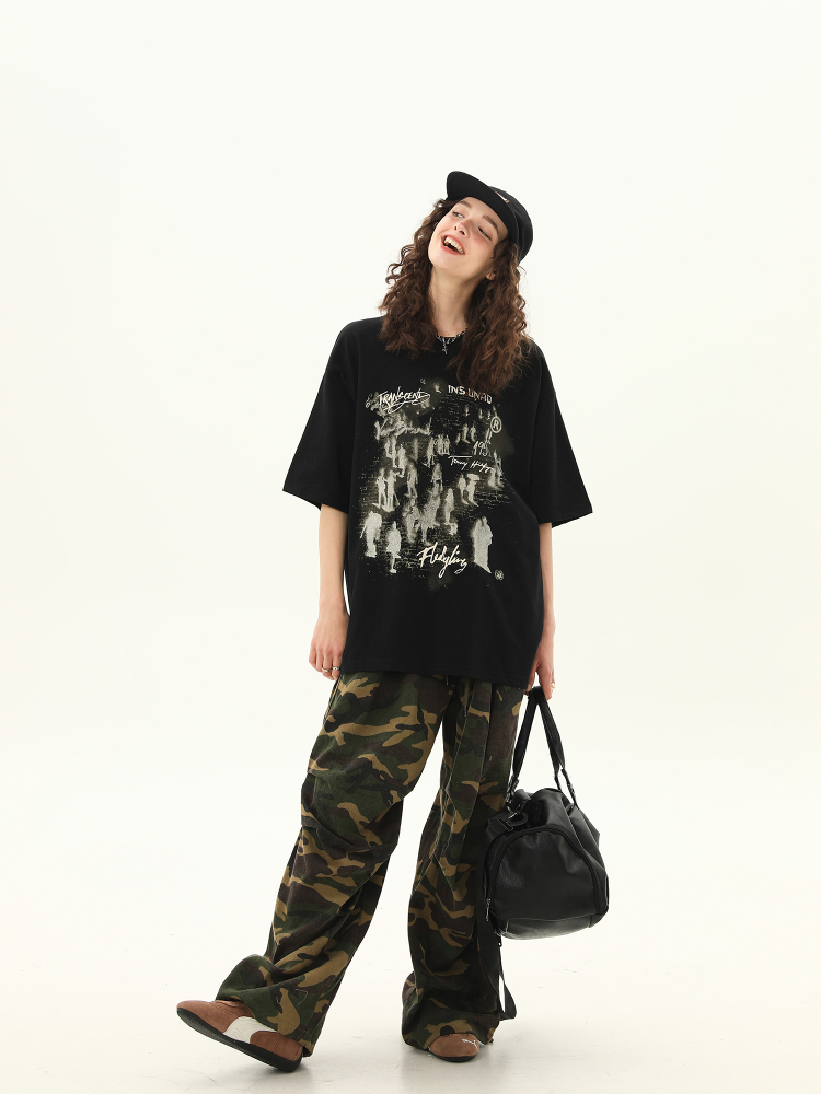 American Retro Graffiti Short Sleeve T-Shirt for Men and Women - Loose Fit Summer Streetwear Couple Top American Retro Graffiti Short Sleeve T-Shirt for Men and Women - Loose Fit Summer Streetwear Couple Top