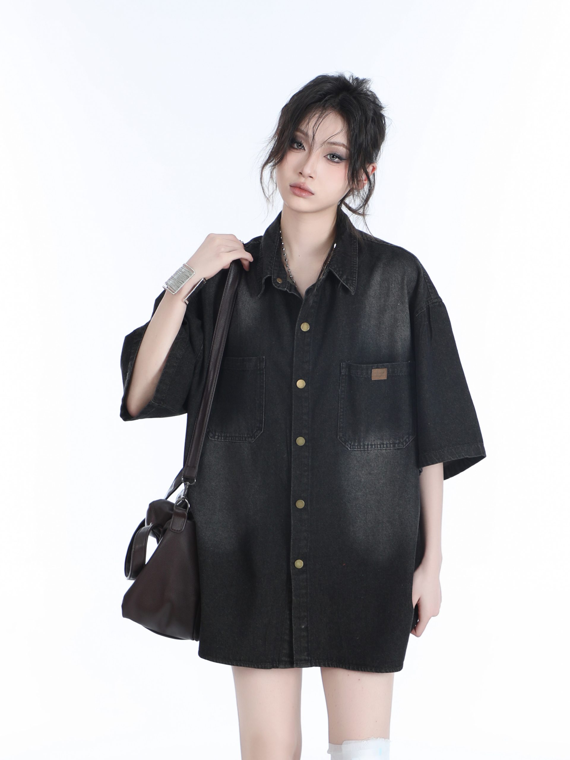 American Retro Heavy-Duty Washed Denim Short-Sleeve Shirt for Women, Unique Loose Fit, Casual Mountain-Inspired Style American Retro Heavy-Duty Washed Denim Short-Sleeve Shirt for Women, Unique Loose Fit, Casual Mountain-Inspired Style