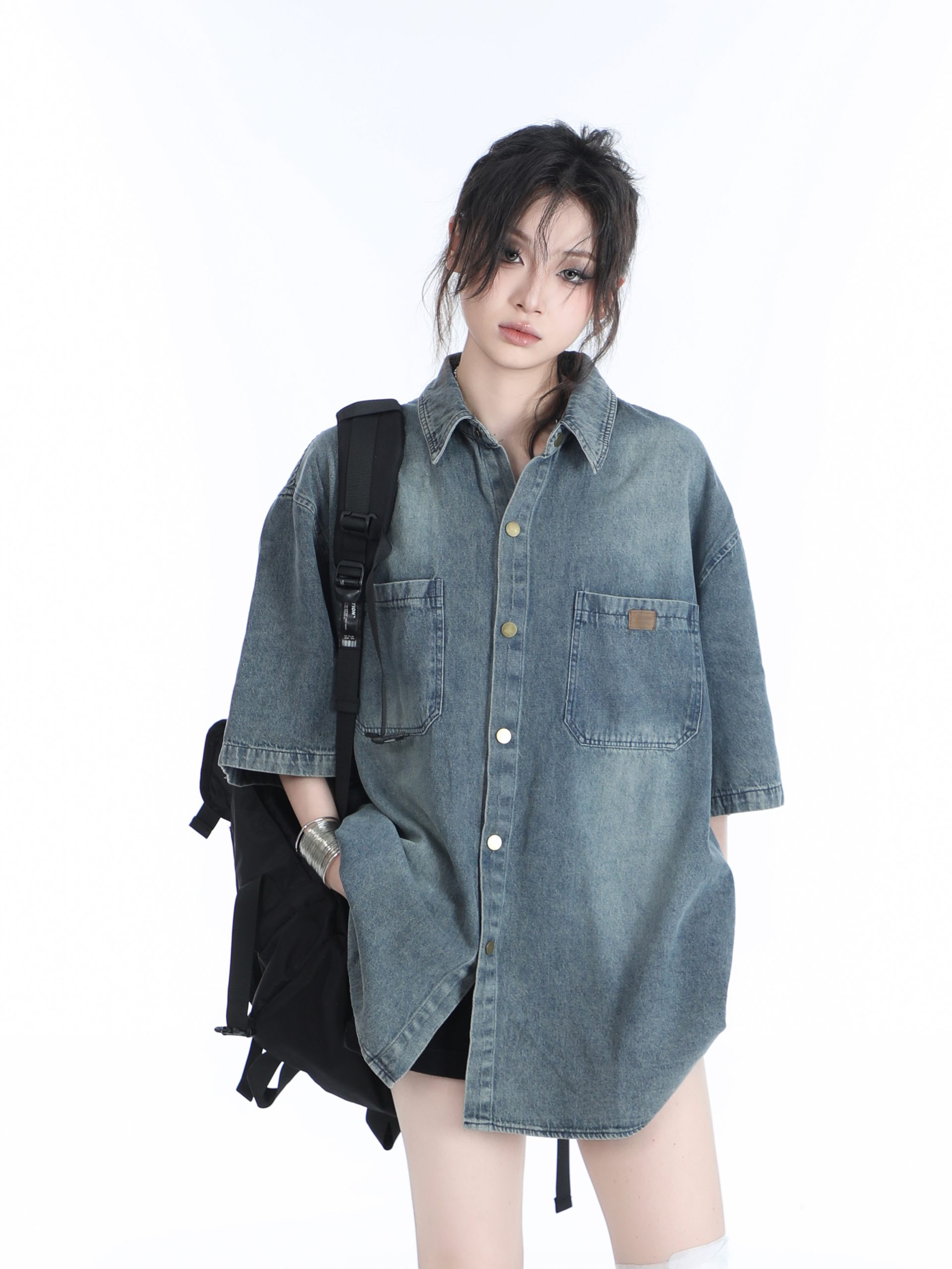 American Retro Heavy-Duty Washed Denim Short-Sleeve Shirt for Women, Unique Loose Fit, Casual Mountain-Inspired Style American Retro Heavy-Duty Washed Denim Short-Sleeve Shirt for Women, Unique Loose Fit, Casual Mountain-Inspired Style