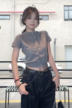 American Retro Knitted Cardigan for Women - Gray Short-Sleeve Slim Fit T-Shirt, Casual Summer Style Top