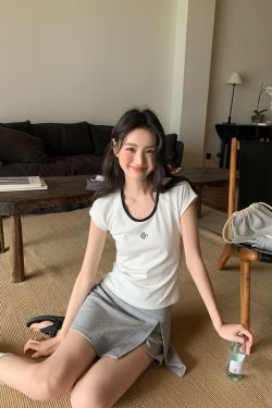 American Retro Letter Embroidery Color-Blocking U-Neck Short Sleeve T-Shirt for Women - Summer Slim Fit 90s Style Top