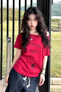 American Retro Off-Shoulder Short-Sleeve Women's Summer Letter Print Red T-Shirt - Trendy Loose Slim Fit Top for Y2K Style