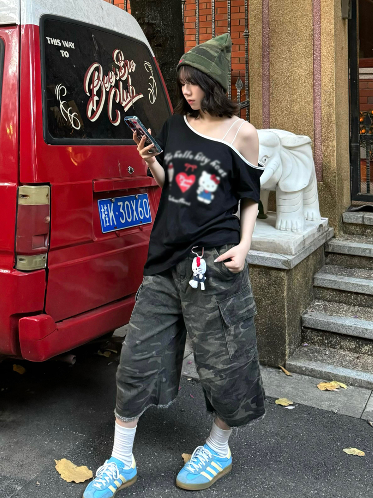 American Retro Off-Shoulder T-Shirt for Women, Summer Hello Kitty Printed Loose Color-Blocking Short Sleeve Top American Retro Off-Shoulder T-Shirt for Women, Summer Hello Kitty Printed Loose Color-Blocking Short Sleeve Top