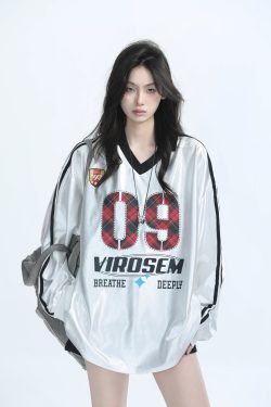 American Retro Oversized White Long Sleeve T-Shirt for Women - Cozy Polo Jersey Sweatshirt with Mountain Quote for Autumn Fashion