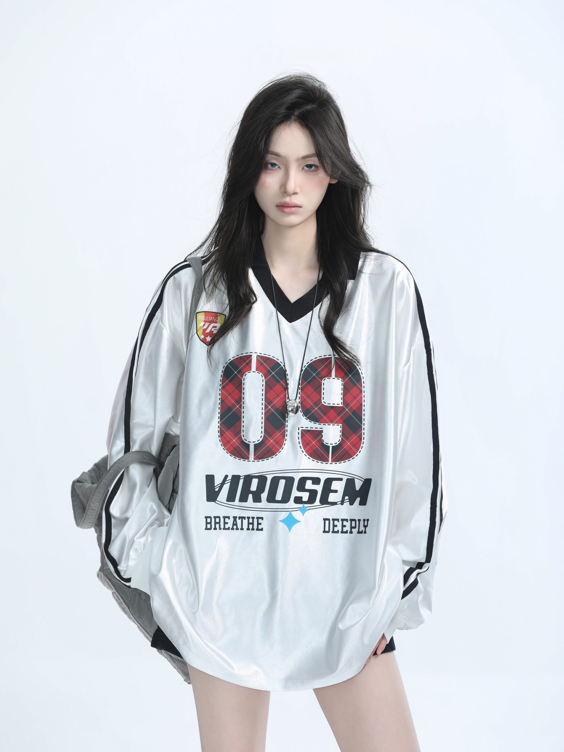 American Retro Oversized White Long Sleeve T-Shirt for Women - Cozy Polo Jersey Sweatshirt with Mountain Quote for Autumn Fashion American Retro Oversized White Long Sleeve T-Shirt for Women - Cozy Polo Jersey Sweatshirt with Mountain Quote for Autumn Fashion