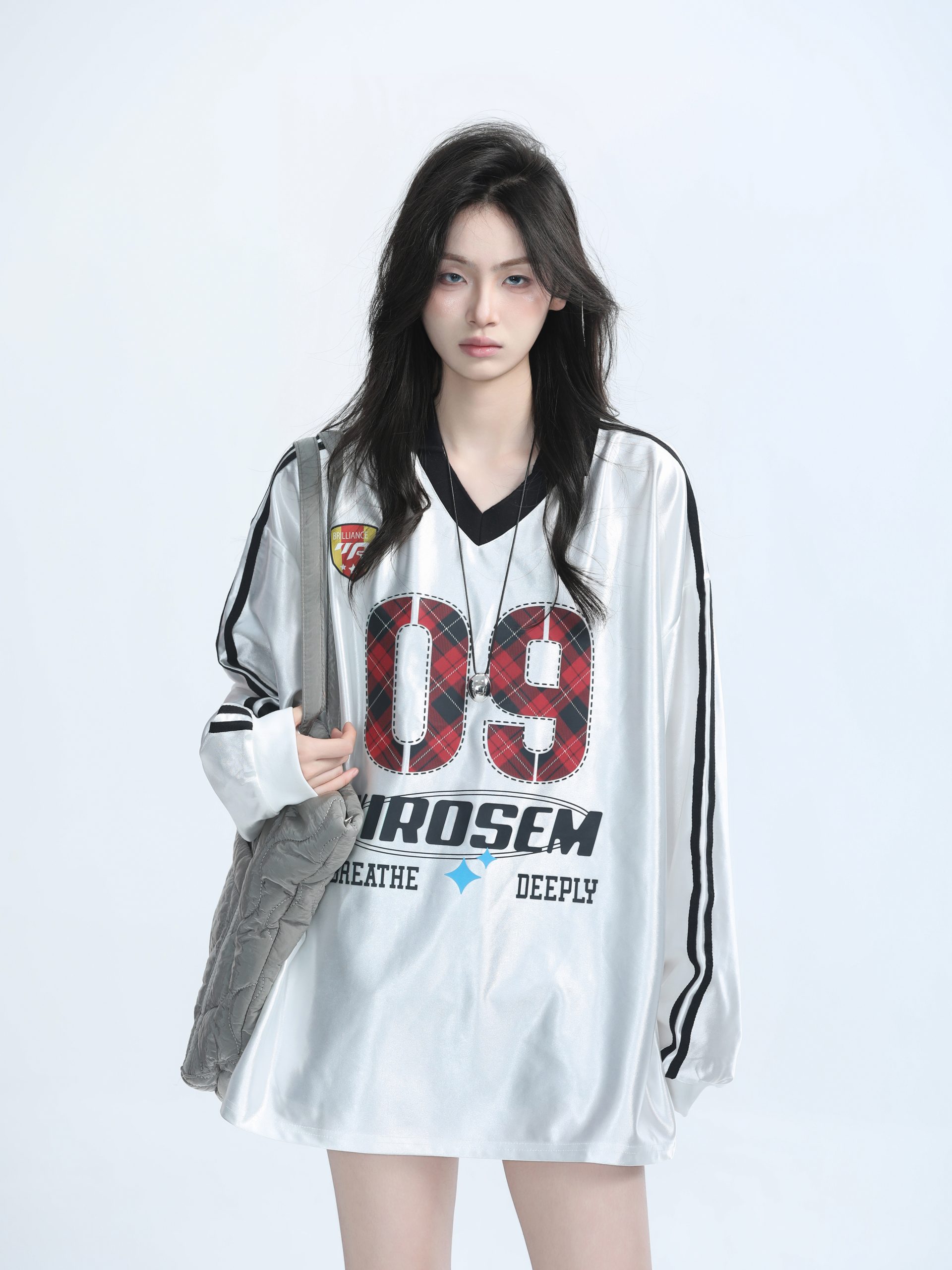 American Retro Oversized White Long Sleeve T-Shirt for Women - Cozy Polo Jersey Sweatshirt with Mountain Quote for Autumn Fashion American Retro Oversized White Long Sleeve T-Shirt for Women - Cozy Polo Jersey Sweatshirt with Mountain Quote for Autumn Fashion