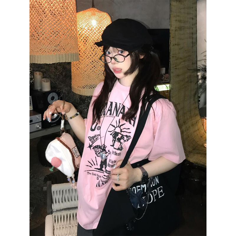 American Retro Pink Short-Sleeve Women's Summer Heavyweight T-Shirt with Illustration Letter Print - Casual College Style Top American Retro Pink Short-Sleeve Women's Summer Heavyweight T-Shirt with Illustration Letter Print - Casual College Style Top