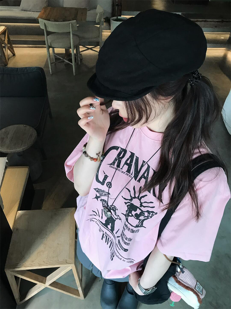 American Retro Pink Short-Sleeve Women's Summer Heavyweight T-Shirt with Illustration Letter Print - Casual College Style Top American Retro Pink Short-Sleeve Women's Summer Heavyweight T-Shirt with Illustration Letter Print - Casual College Style Top