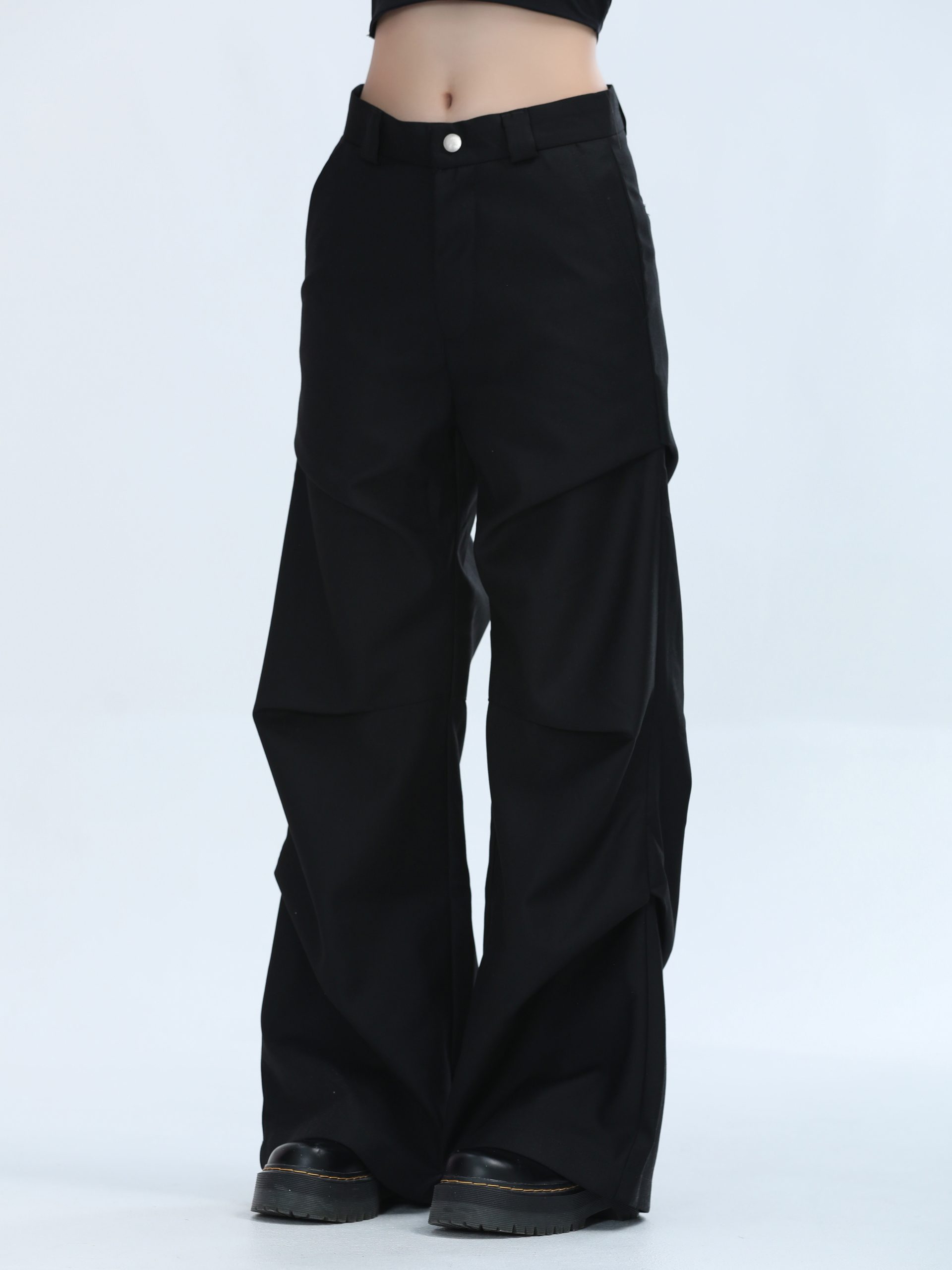 American Retro Pleated Black Casual Pants for Women - Niche Loose Straight Wide-Leg Design, Vintage Style, Comfortable Fit American Retro Pleated Black Casual Pants for Women - Niche Loose Straight Wide-Leg Design, Vintage Style, Comfortable Fit