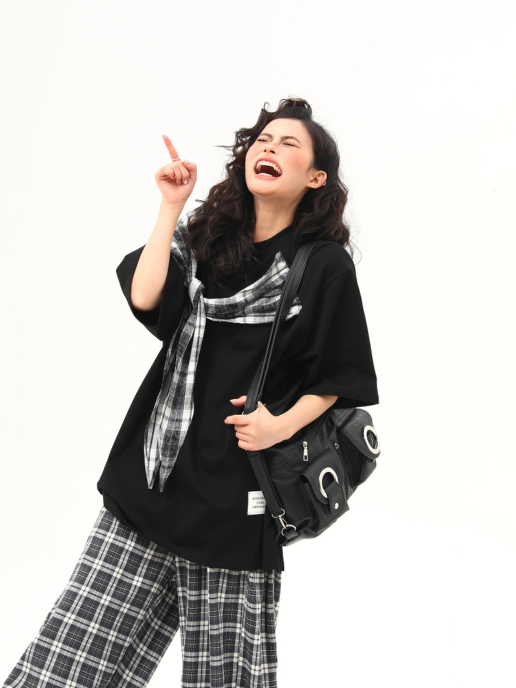 American Retro Short-Sleeve T-Shirt for Women - Wild A-Zi Shawl Design, Loose Fit, Summer Versatile Style American Retro Short-Sleeve T-Shirt for Women - Wild A-Zi Shawl Design, Loose Fit, Summer Versatile Style