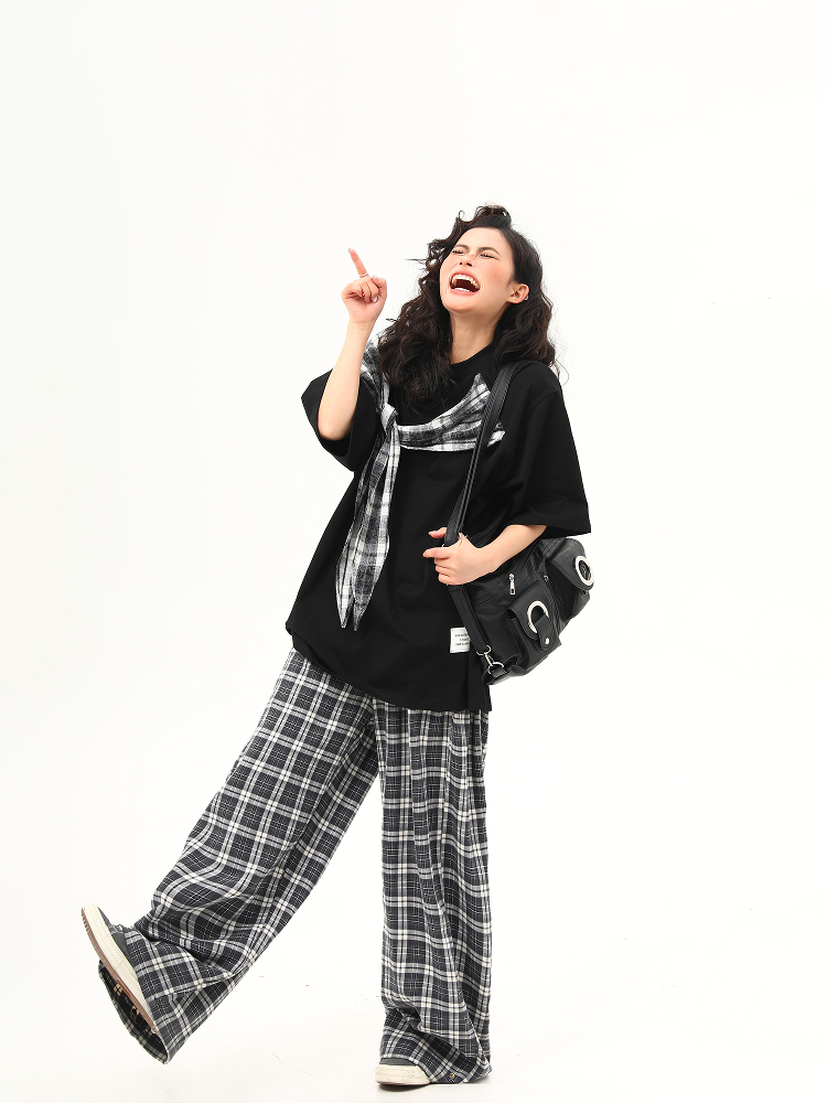 American Retro Short-Sleeve T-Shirt for Women - Wild A-Zi Shawl Design, Loose Fit, Summer Versatile Style American Retro Short-Sleeve T-Shirt for Women - Wild A-Zi Shawl Design, Loose Fit, Summer Versatile Style