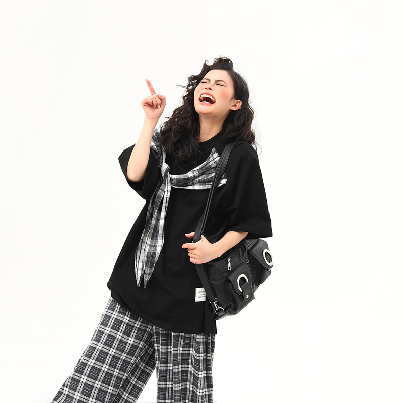 American Retro Short-Sleeve T-Shirt for Women - Wild A-Zi Shawl Design, Loose Fit, Summer Versatile Style American Retro Short-Sleeve T-Shirt for Women - Wild A-Zi Shawl Design, Loose Fit, Summer Versatile Style