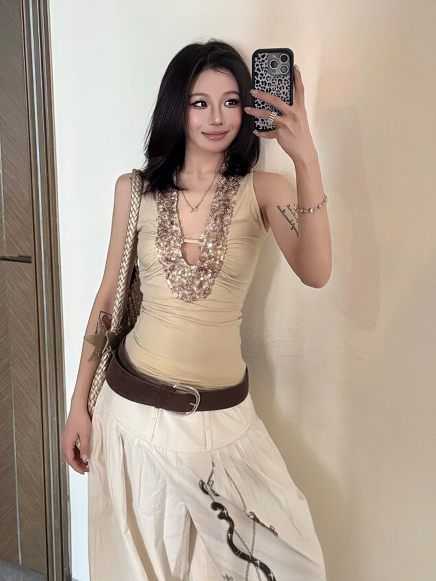 American Retro Sleeveless Spicy Girl Tank Top with Sequins, Slim Fit Summer Top, Trendy Y2K Style American Retro Sleeveless Spicy Girl Tank Top with Sequins, Slim Fit Summer Top, Trendy Y2K Style