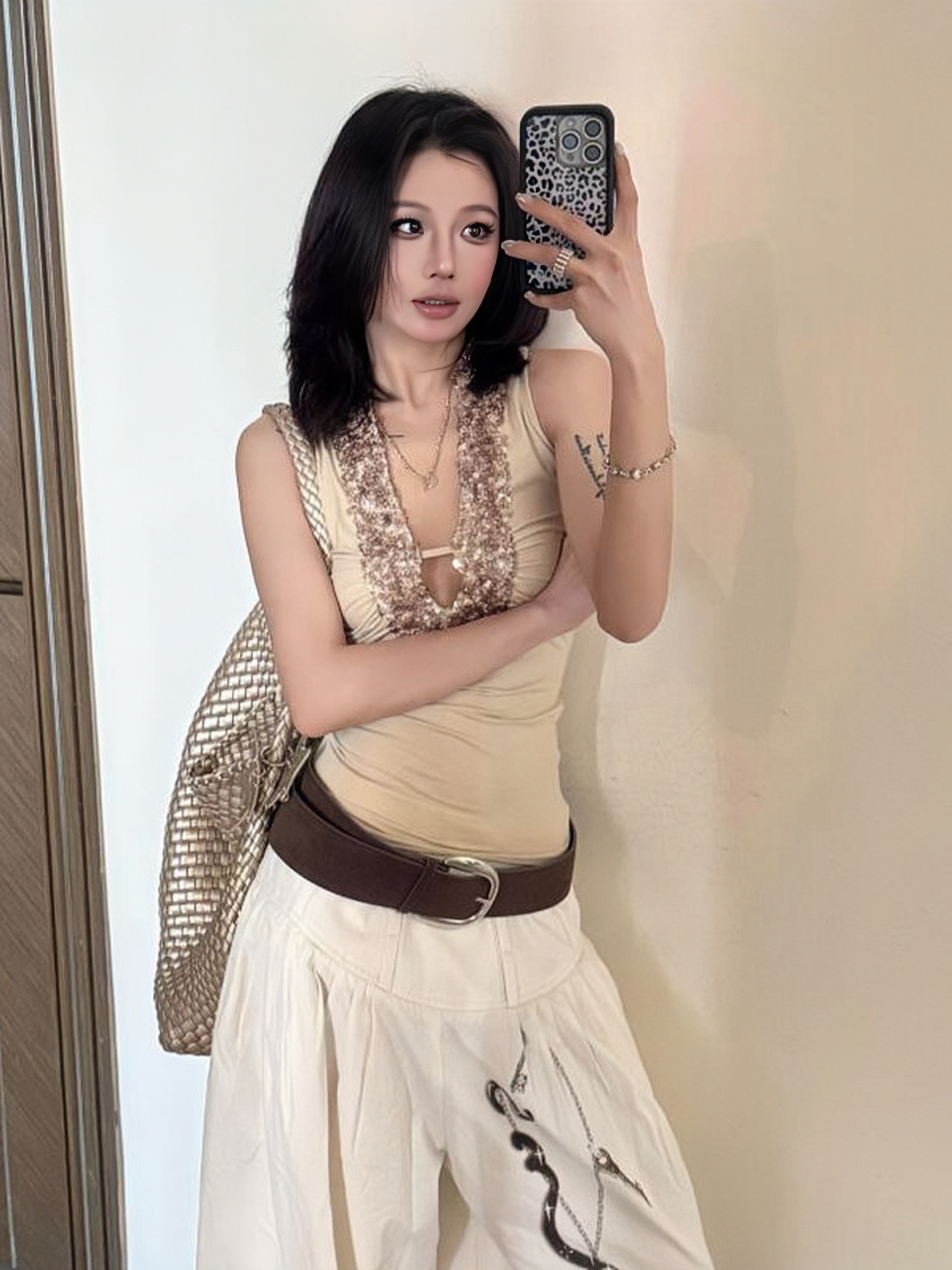 American Retro Sleeveless Spicy Girl Tank Top with Sequins, Slim Fit Summer Top, Trendy Y2K Style American Retro Sleeveless Spicy Girl Tank Top with Sequins, Slim Fit Summer Top, Trendy Y2K Style