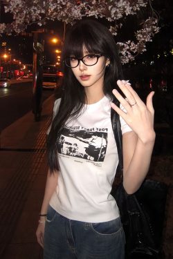 American Retro Spicy Girl T-Shirt for Women, Summer Band Print, Round Neck, Short Sleeve, Slim Fit, Trendy 90s Style Top