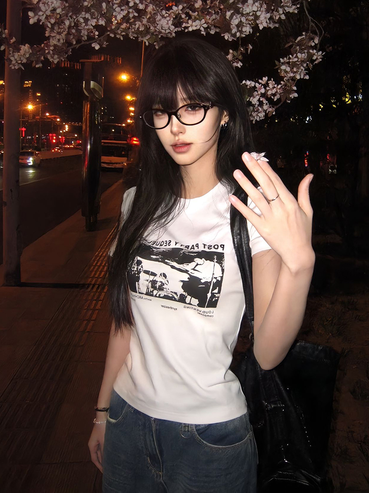 American Retro Spicy Girl T-Shirt for Women, Summer Band Print, Round Neck, Short Sleeve, Slim Fit, Trendy 90s Style Top American Retro Spicy Girl T-Shirt for Women, Summer Band Print, Round Neck, Short Sleeve, Slim Fit, Trendy 90s Style Top