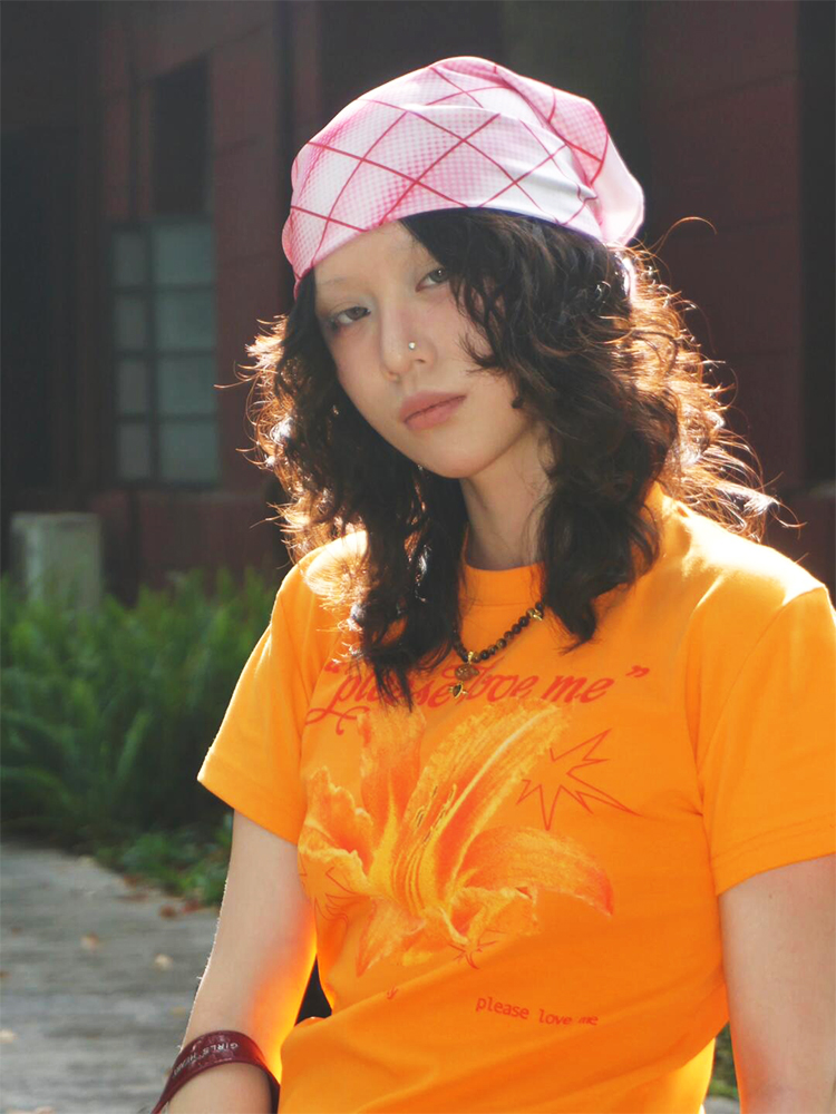 American Retro Summer Lily Print T-Shirt for Women, Round Neck, Short Sleeves, Slim Fit, 90s Inspired Orange Top American Retro Summer Lily Print T-Shirt for Women, Round Neck, Short Sleeves, Slim Fit, 90s Inspired Orange Top