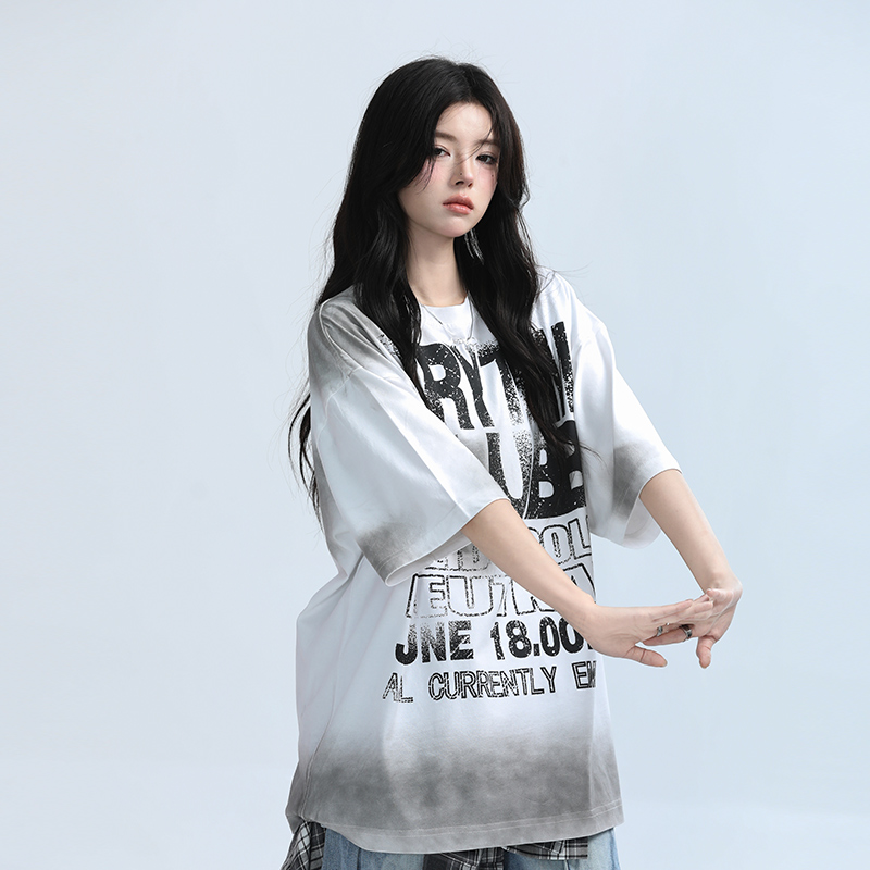 American Retro Tie-Dye Red Short Sleeve T-Shirt for Women - Heavy-Duty Loose Fit Summer Tee with Mountain Graphic Design American Retro Tie-Dye Red Short Sleeve T-Shirt for Women - Heavy-Duty Loose Fit Summer Tee with Mountain Graphic Design