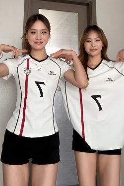 American Retro V-Neck Short Sleeve Jersey Women's Summer Fitted Sports Top with Letter Print - Stylish Slim Fit