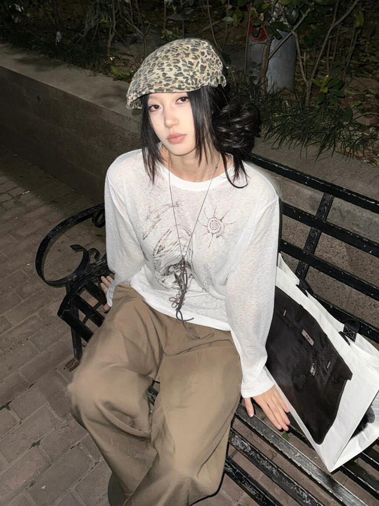 American Style Long Sleeve T-Shirt for Women, Summer Shell Print, Sheer Sun Protection Cover-Up, Loose Fit, Trendy Couple's Top American Style Long Sleeve T-Shirt for Women, Summer Shell Print, Sheer Sun Protection Cover-Up, Loose Fit, Trendy Couple's Top