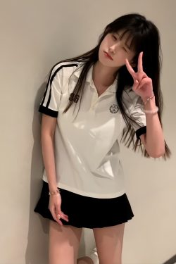 American-Style Shoulder Flip Collar Short Sleeve T-Shirt for Women - Casual College Style Polo Top for Spring & Summer