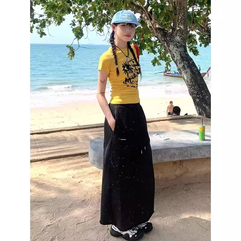 American Style Slim-Fit Short T-Shirt for Women - Summer Graffiti Print, Stretchy, Flattering Shoulder Top American Style Slim-Fit Short T-Shirt for Women - Summer Graffiti Print, Stretchy, Flattering Shoulder Top