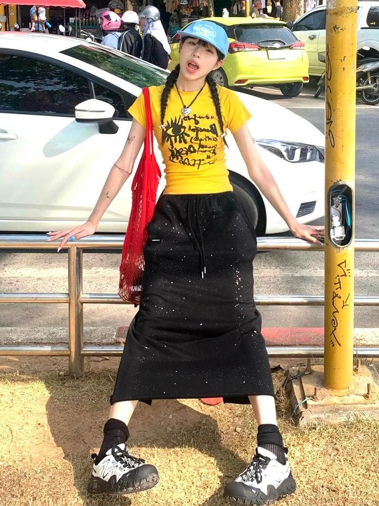 American Style Slim-Fit Short T-Shirt for Women - Summer Graffiti Print, Stretchy, Flattering Shoulder Top American Style Slim-Fit Short T-Shirt for Women - Summer Graffiti Print, Stretchy, Flattering Shoulder Top