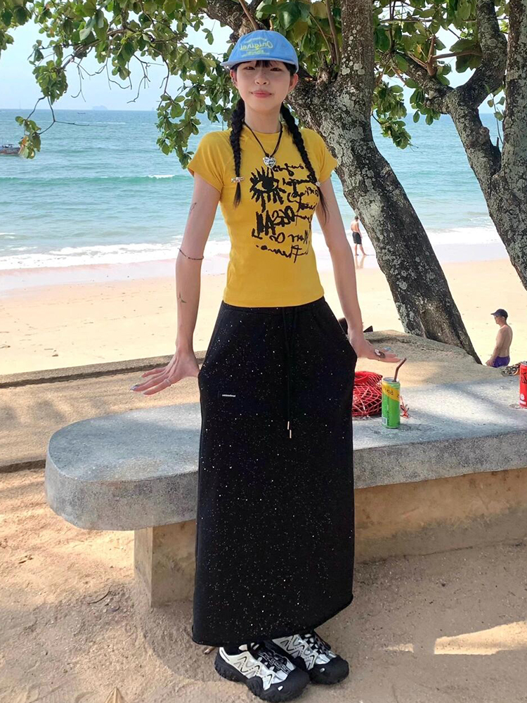 American Style Slim-Fit Short T-Shirt for Women - Summer Graffiti Print, Stretchy, Flattering Shoulder Top American Style Slim-Fit Short T-Shirt for Women - Summer Graffiti Print, Stretchy, Flattering Shoulder Top