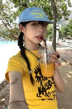 American Style Slim-Fit Short T-Shirt for Women - Summer Graffiti Print, Stretchy, Flattering Shoulder Top