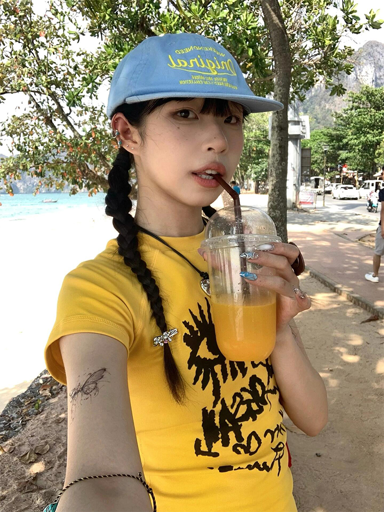 American Style Slim-Fit Short T-Shirt for Women - Summer Graffiti Print, Stretchy, Flattering Shoulder Top American Style Slim-Fit Short T-Shirt for Women - Summer Graffiti Print, Stretchy, Flattering Shoulder Top