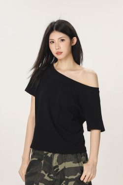 American Style Slouchy Loose Short Sleeve T-shirt for Women - Summer Off-Shoulder Casual Top, Beer Team Captain Design