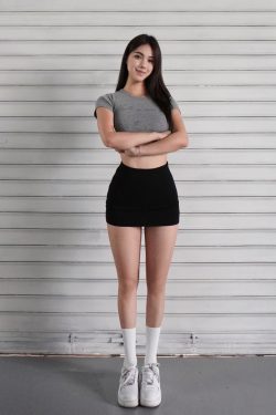 Anti-Exposure Bodycon Sports Short Skirt in Nude - Stylish and Functional Activewear for Modern Athletes